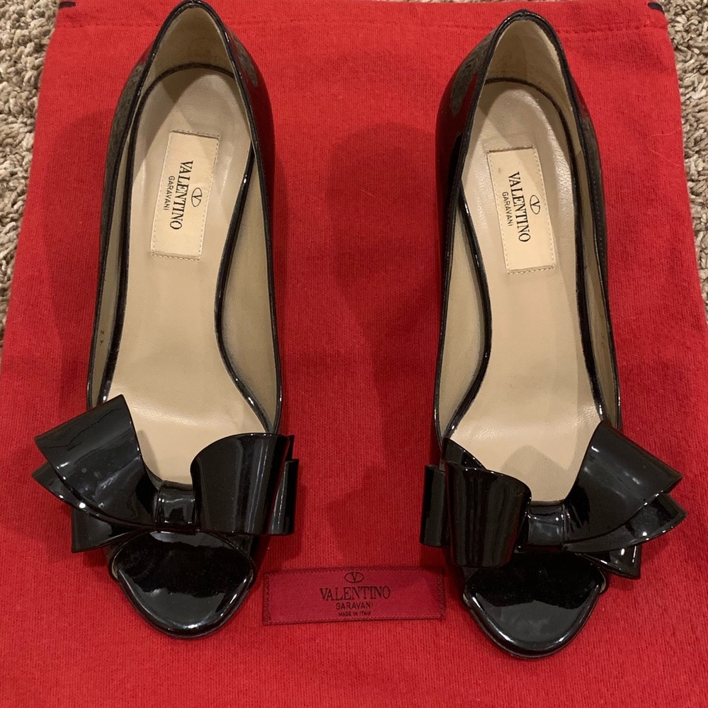 Valentino black bow kitten heel